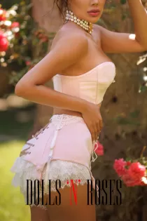 elite London escort Reneira