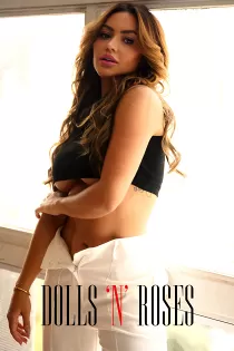 brunette escort Karolina