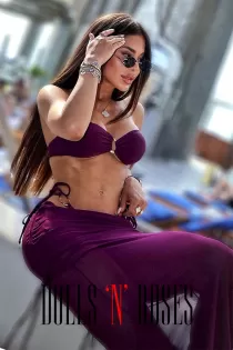 brunette escort Clarita