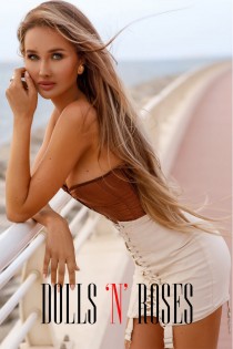 Chesca escort - 32C bust, blonde hair, blue eyes