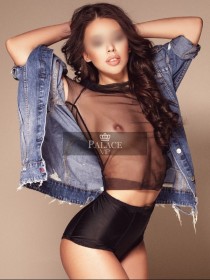Viky escort - 34C bust, brunette hair, blue eyes