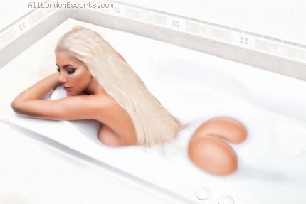 elite London escort Amanda