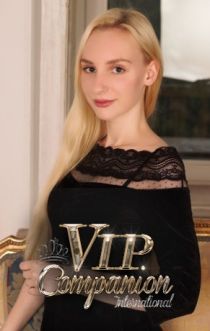 Alice escort - 34B bust, Blonde hair, Blue eyes