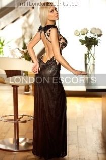 blonde escort Antonia