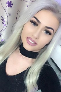 petite escort Robbie