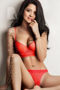 petite escort Antonia