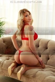 striptease escort Lena