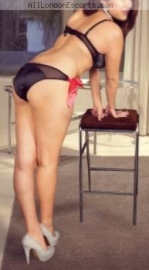 Aisha escort - V london Escorts