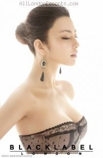 Sayuri escort - 34C bust, Black hair, Brown eyes