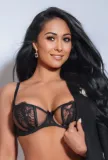 &pound;300 brunette escort Stefany