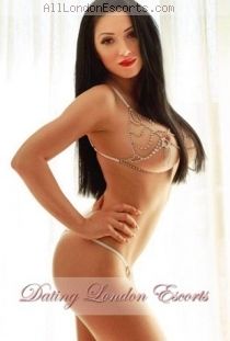 brunette escort Kiera