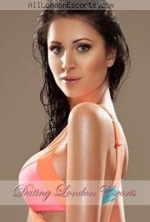 brunette escort Anabella