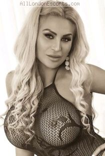 Joyle escort - 36D bust, blonde hair, brown eyes