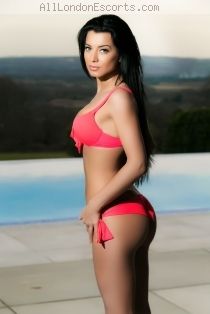 brunette escort Leona