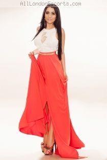 Aleeza escort - 34C bust, Brown hair, Brown eyes