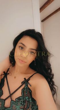 Garbo escort - C bust, Black hair, Brown eyes