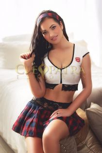 petite escort Davina