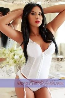 brunette escort Carolina