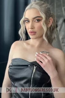 Compare to Alicia escort