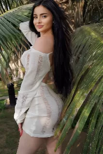 Frenie escort - 34C bust, black hair, green eyes