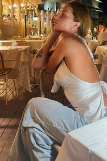 caucasian escort Cereza