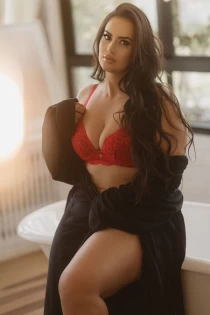 brunette escort Viveza