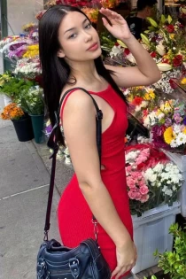 brunette escort Glamour