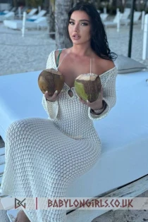 brunette escort Elsie