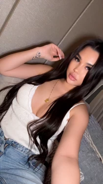 striptease escort Selerina