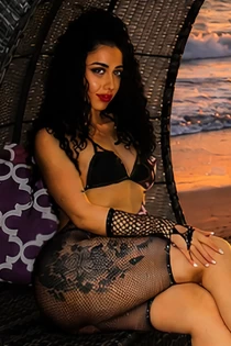 caucasian escort Luna