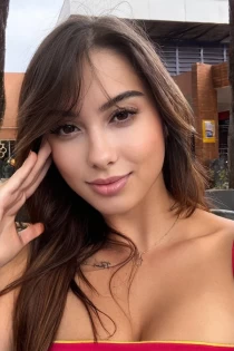 latin escort Akarimi