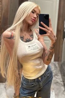 blonde escort Valkyria