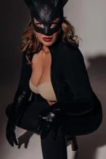 busty escort Samantha