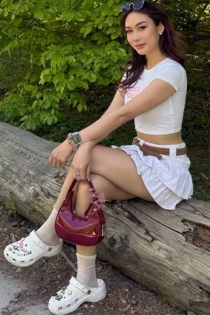 brunette escort Rosie