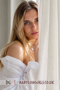 caucasian escort Alesia