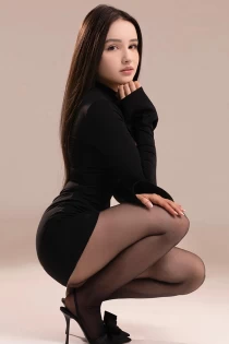 brunette escort Adallyn