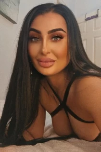 Italian escort Mona