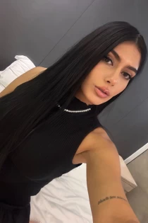 striptease escort Saphira