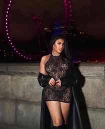 brunette escort Ponta