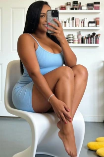 brunette escort Sama