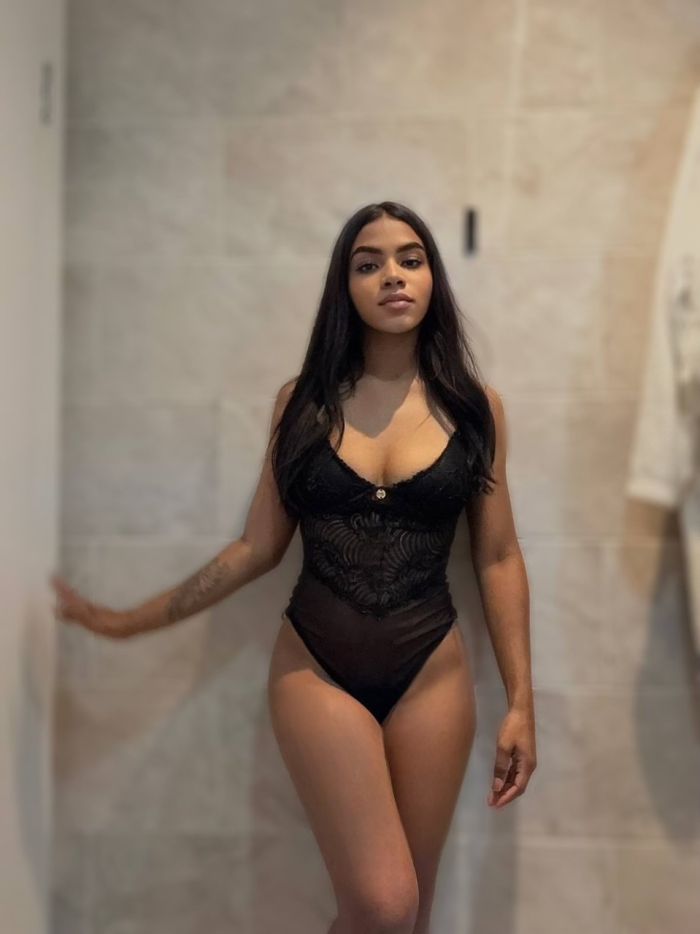 Looking for a petite Brazilian escort in Olympia