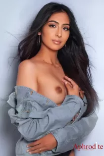tall escort Lesta